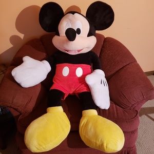 oversized mickey mouse stuffed animal